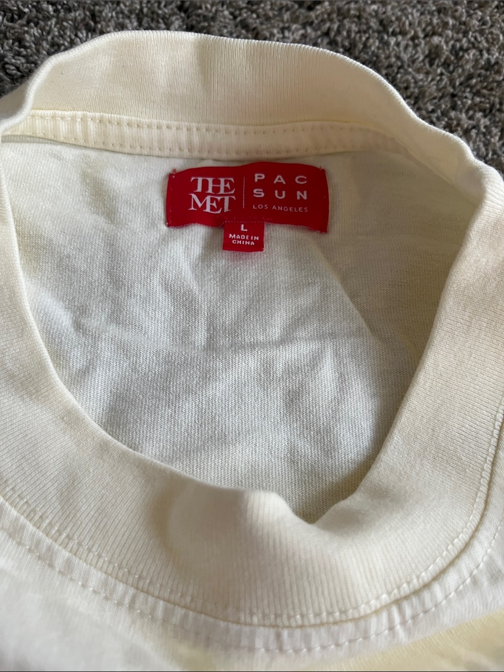 PacSun -Metropolitan Museum of Art New York City Graphic Tee - Cream large. - Picture 5 of 8